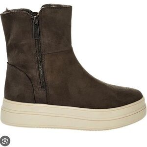 J SLIDES URBAN SPORT TRIXIE BOOT IN BROWN